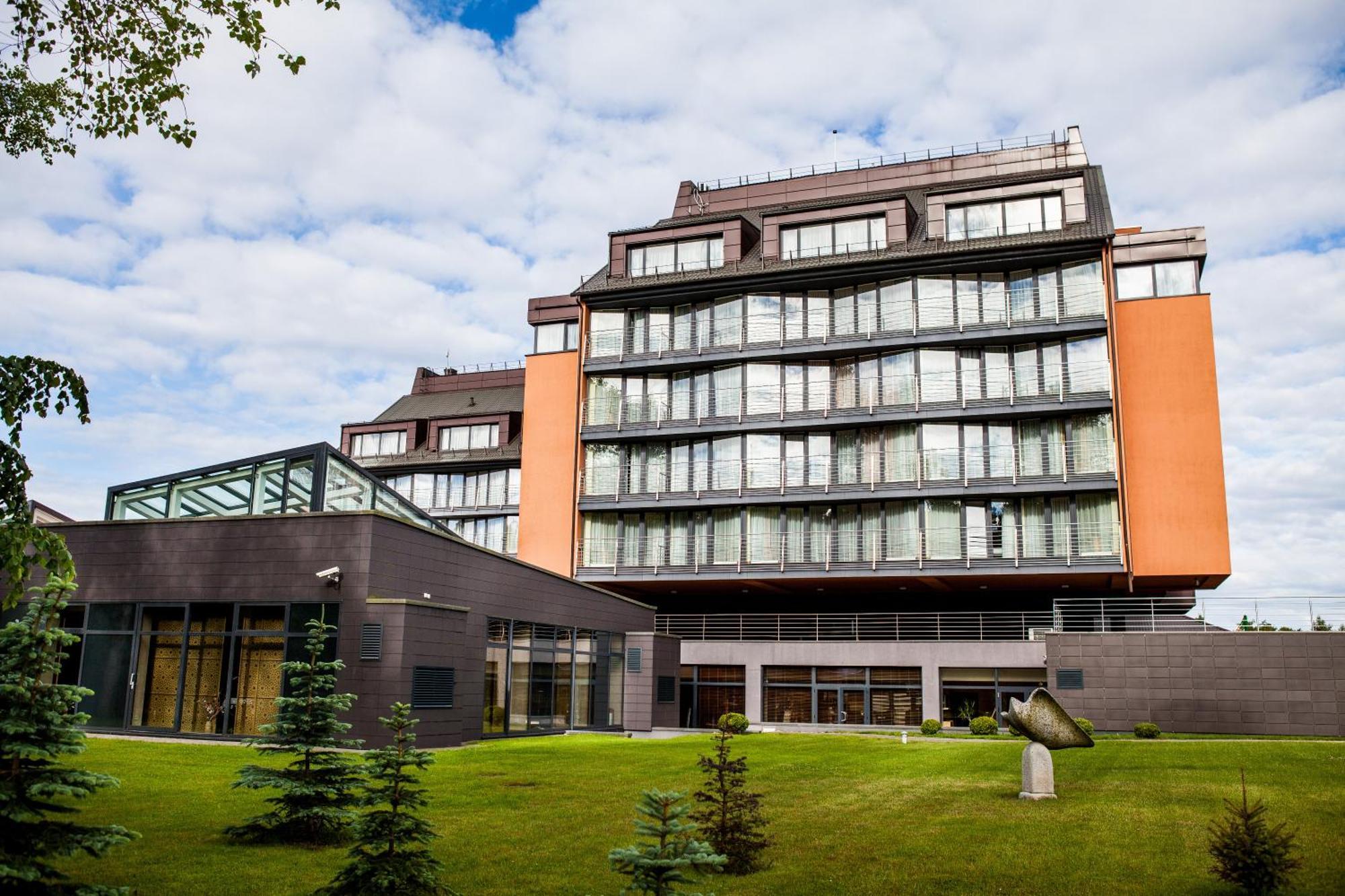 Mercure Palanga Vanagupe Resort & Spa Экстерьер фото The main building of the university